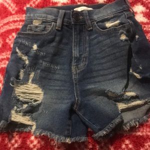 Boyfriend high rise jean shorts in size 0/24